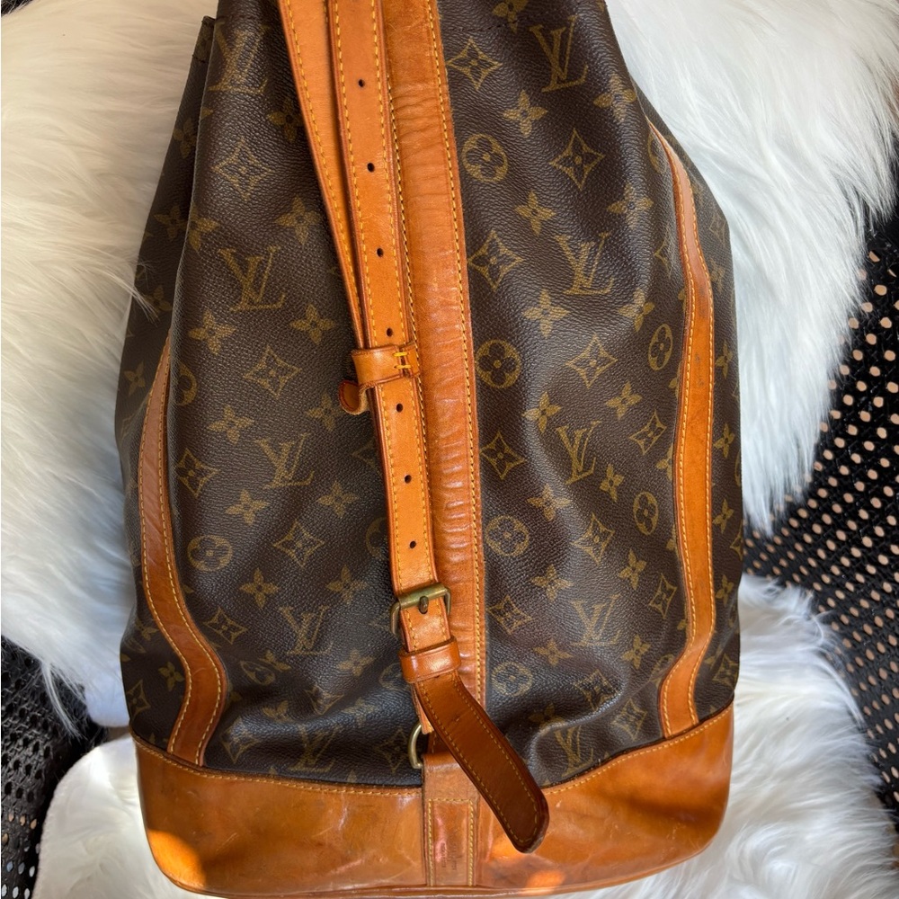 Authentic Louis Vuitton Randonnee GM large backpack with pouch - Picture 9 of 12